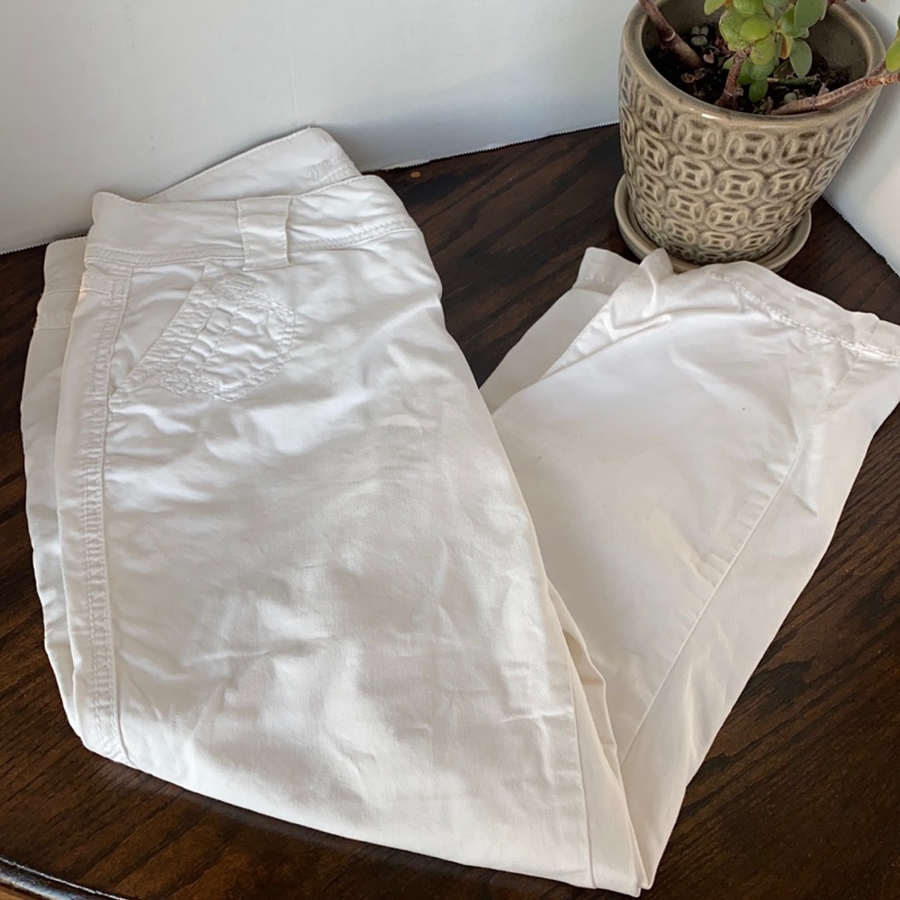 Maurices white Capri pants